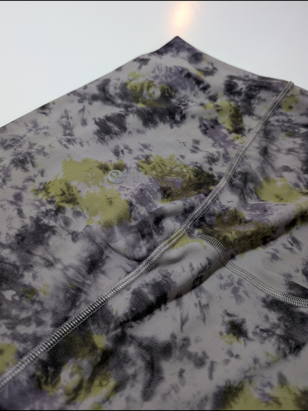 lululemon athletica Tie-Dye Leggings in Gray, Black & Olive - Picture 6 of 6